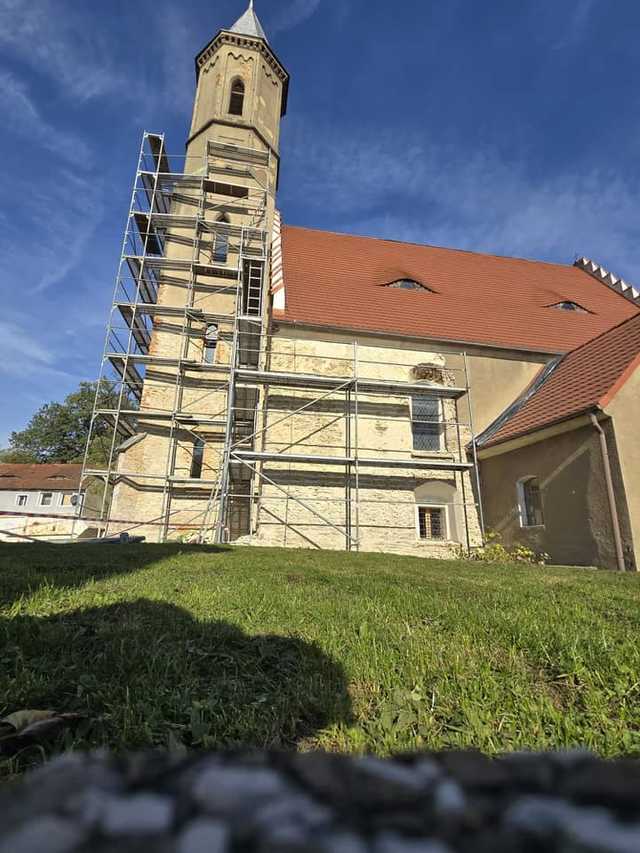 [FOTO] Dotacje dla lokalnych parafii: remonty kościołów w Dobrzenicach i Ciepłowodach