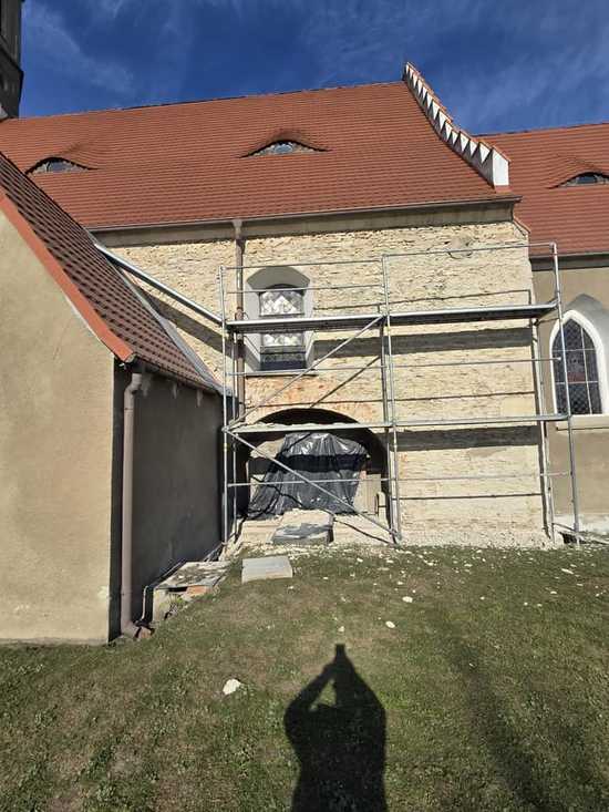 [FOTO] Dotacje dla lokalnych parafii: remonty kościołów w Dobrzenicach i Ciepłowodach