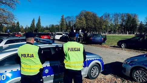 Kierowca pod wpływem alkoholu wjechał w ogrodzenie – bilans działań policji w czasie weekendu „Wszystkich Świętych”