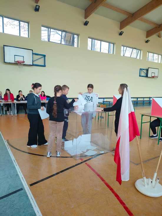 [FOTO] Wybory do Młodzieżowej Rady Gminy Stoszowice rozstrzygnięte!