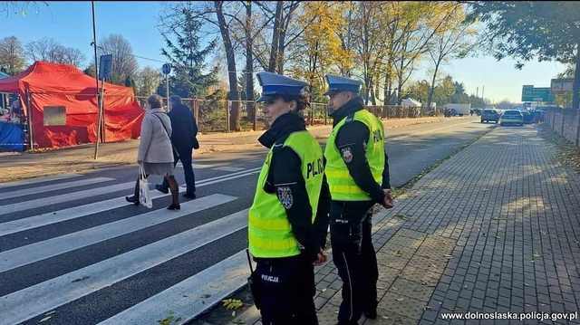 Dolnośląska Policja podsumowała „Wszystkich Świętych 2024”: blisko 6 tysięcy interwencji i 144 nietrzeźwych kierowców!