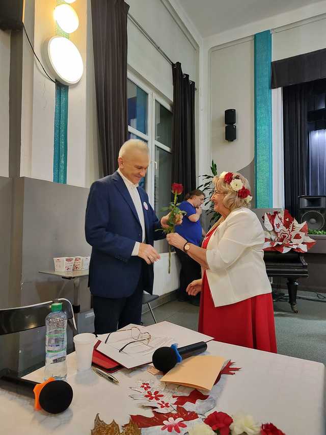 [FOTO] Seniorzy i młodzież dla Niepodległej: Złoty Stok w duchu patriotyzmu