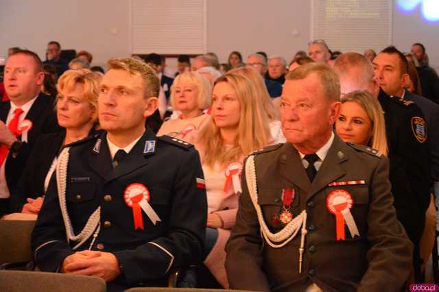 [FOTO] Zaśpiewajmy dla Niepodległej! Ziębice rozpoczęły obchody 11 listopada!