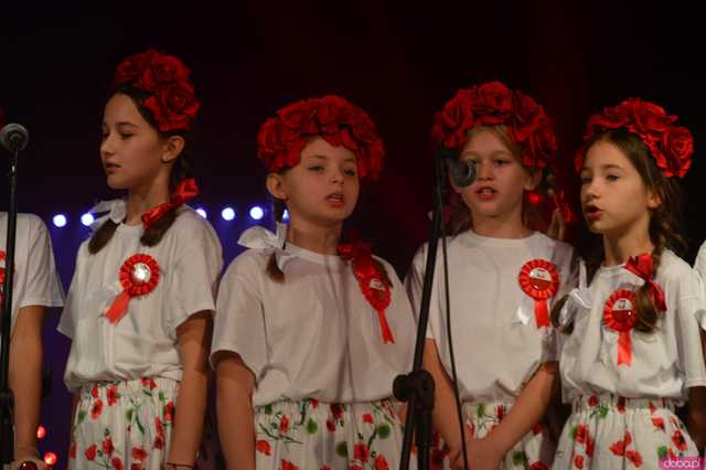 [FOTO] Zaśpiewajmy dla Niepodległej! Ziębice rozpoczęły obchody 11 listopada!