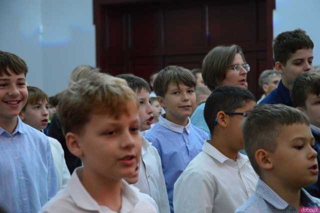 [FOTO] Zaśpiewajmy dla Niepodległej! Ziębice rozpoczęły obchody 11 listopada!
