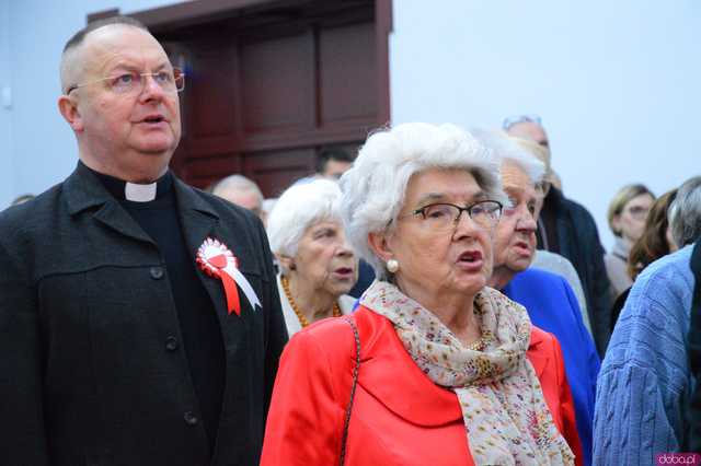 [FOTO] Zaśpiewajmy dla Niepodległej! Ziębice rozpoczęły obchody 11 listopada!