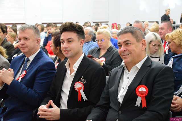 [FOTO] Zaśpiewajmy dla Niepodległej! Ziębice rozpoczęły obchody 11 listopada!