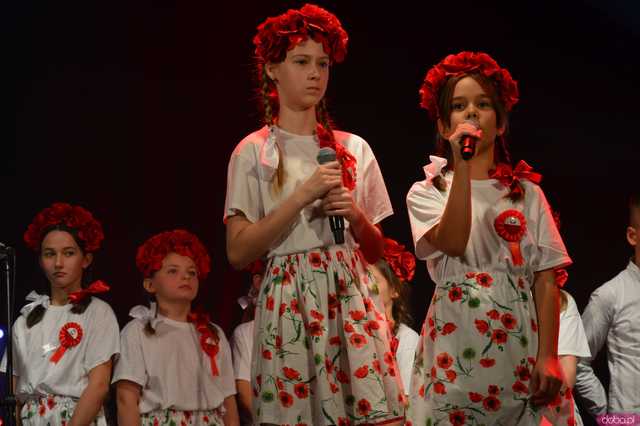 [FOTO] Zaśpiewajmy dla Niepodległej! Ziębice rozpoczęły obchody 11 listopada!