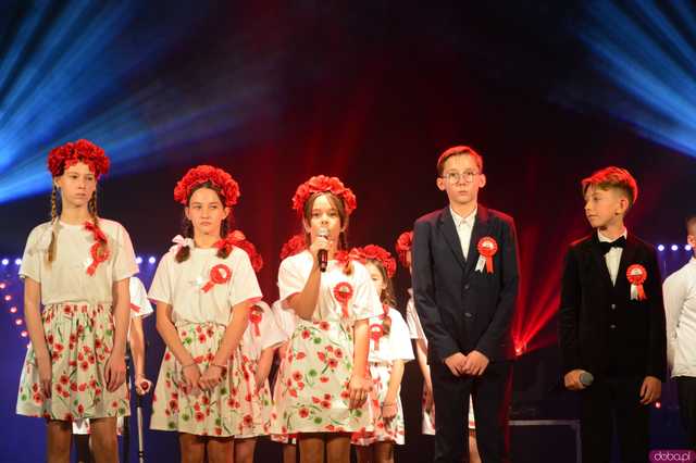 [FOTO] Zaśpiewajmy dla Niepodległej! Ziębice rozpoczęły obchody 11 listopada!