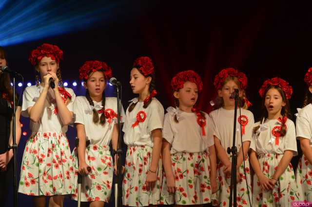 [FOTO] Zaśpiewajmy dla Niepodległej! Ziębice rozpoczęły obchody 11 listopada!