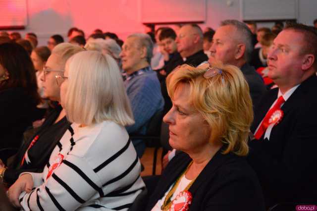 [FOTO] Zaśpiewajmy dla Niepodległej! Ziębice rozpoczęły obchody 11 listopada!