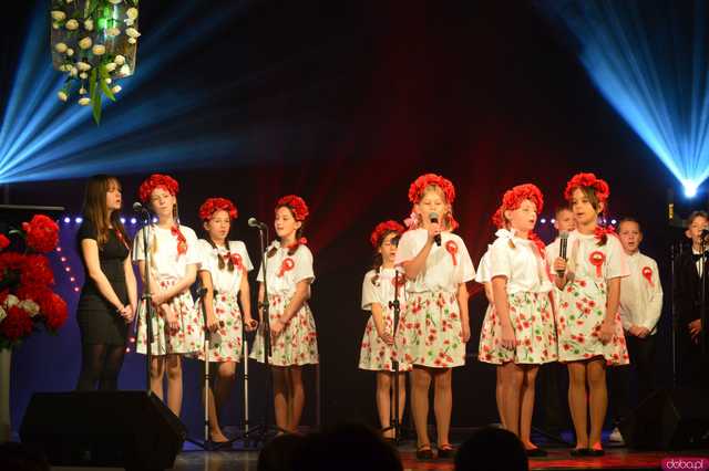 [FOTO] Zaśpiewajmy dla Niepodległej! Ziębice rozpoczęły obchody 11 listopada!