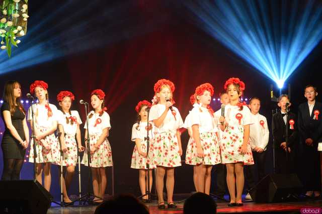 [FOTO] Zaśpiewajmy dla Niepodległej! Ziębice rozpoczęły obchody 11 listopada!