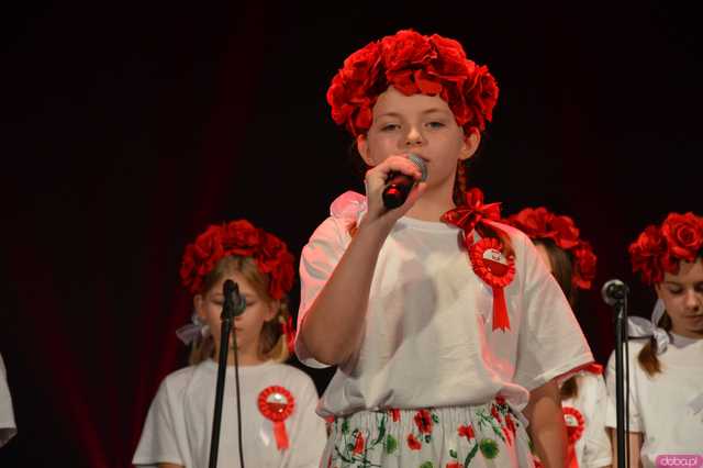 [FOTO] Zaśpiewajmy dla Niepodległej! Ziębice rozpoczęły obchody 11 listopada!