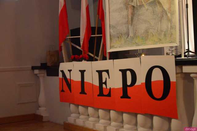 [FOTO] Zaśpiewajmy dla Niepodległej! Ziębice rozpoczęły obchody 11 listopada!