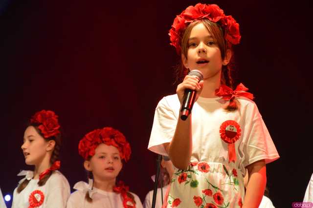[FOTO] Zaśpiewajmy dla Niepodległej! Ziębice rozpoczęły obchody 11 listopada!