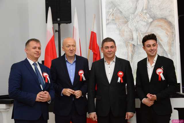 [FOTO] Zaśpiewajmy dla Niepodległej! Ziębice rozpoczęły obchody 11 listopada!