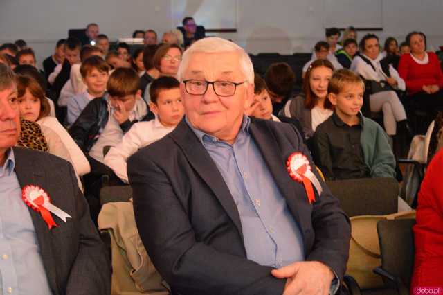 [FOTO] Zaśpiewajmy dla Niepodległej! Ziębice rozpoczęły obchody 11 listopada!