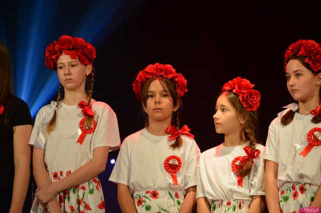 [FOTO] Zaśpiewajmy dla Niepodległej! Ziębice rozpoczęły obchody 11 listopada!