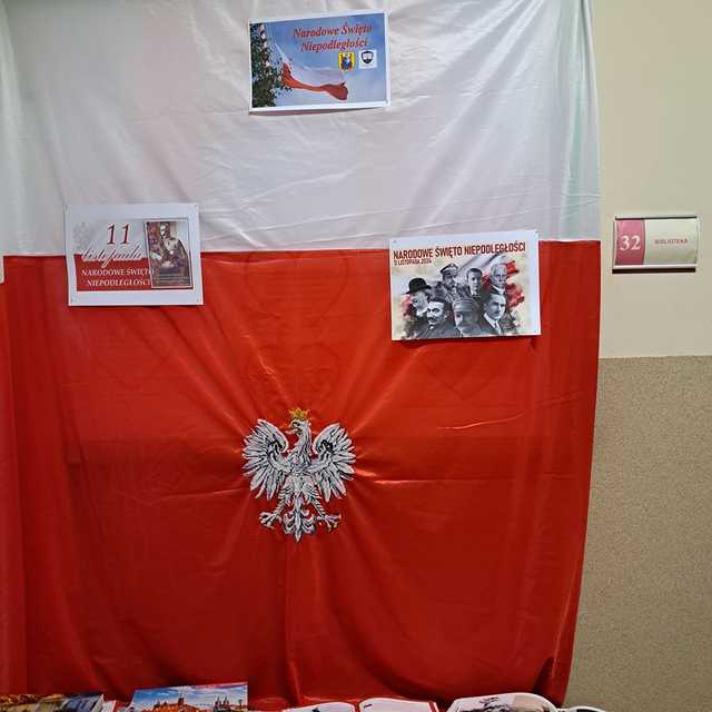 [FOTO] Z sercem dla Polski: Szkolna akademia w Bardzie z okazji Święta Niepodległości