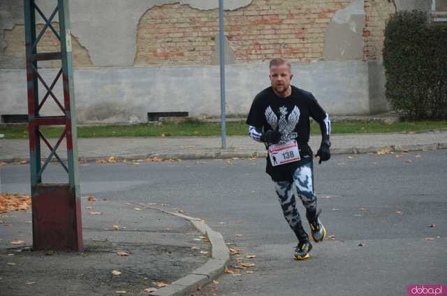 [FOTO, WIDEO] Ząbkowice Śląskie biegną dla Niepodległej – Patriotyzm na sportowo podczas 6. Biegu Niepodległości