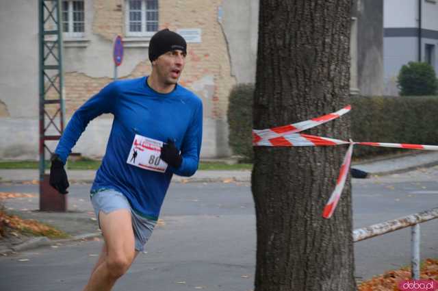 [FOTO, WIDEO] Ząbkowice Śląskie biegną dla Niepodległej – Patriotyzm na sportowo podczas 6. Biegu Niepodległości