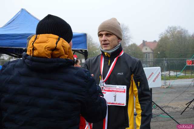 [FOTO, WIDEO] Ząbkowice Śląskie biegną dla Niepodległej – Patriotyzm na sportowo podczas 6. Biegu Niepodległości