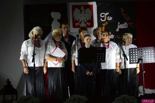 Moc pieśni patriotycznych w Świetlicy Wiejskiej w Stoszowicach 