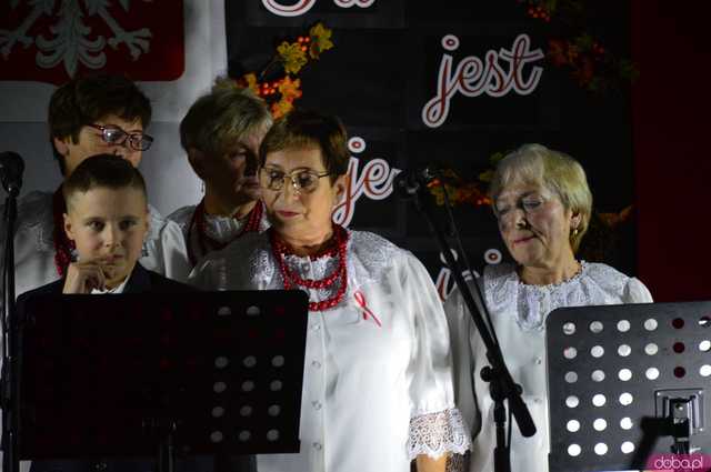 Moc pieśni patriotycznych w Świetlicy Wiejskiej w Stoszowicach 