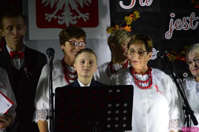 Moc pieśni patriotycznych w Świetlicy Wiejskiej w Stoszowicach 