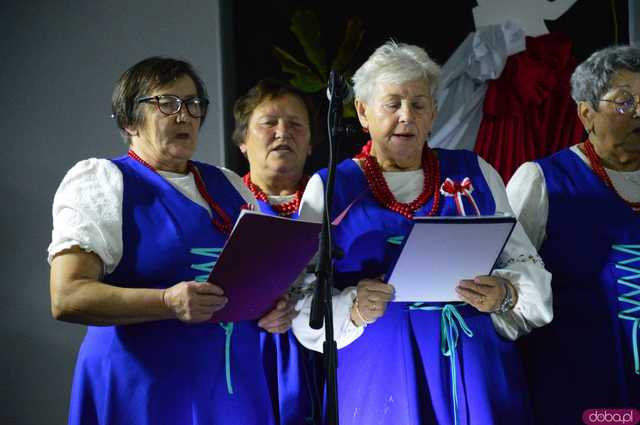 Moc pieśni patriotycznych w Świetlicy Wiejskiej w Stoszowicach 