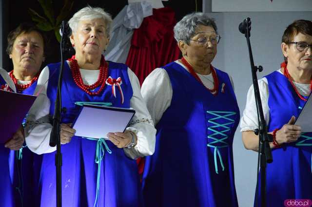 Moc pieśni patriotycznych w Świetlicy Wiejskiej w Stoszowicach 
