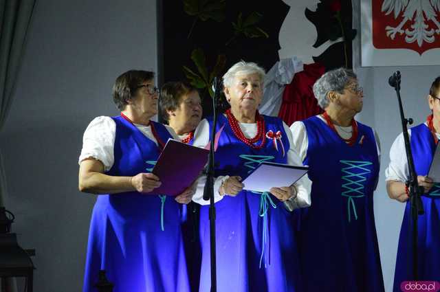 Moc pieśni patriotycznych w Świetlicy Wiejskiej w Stoszowicach 