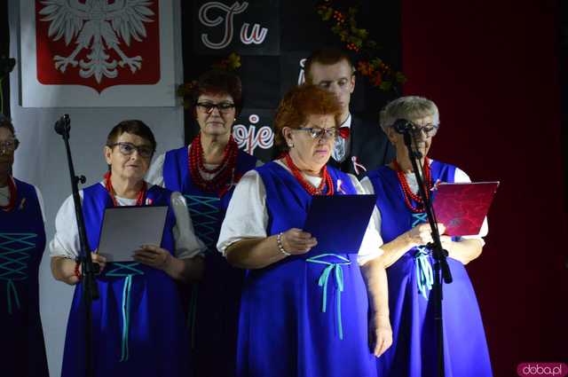 Moc pieśni patriotycznych w Świetlicy Wiejskiej w Stoszowicach 