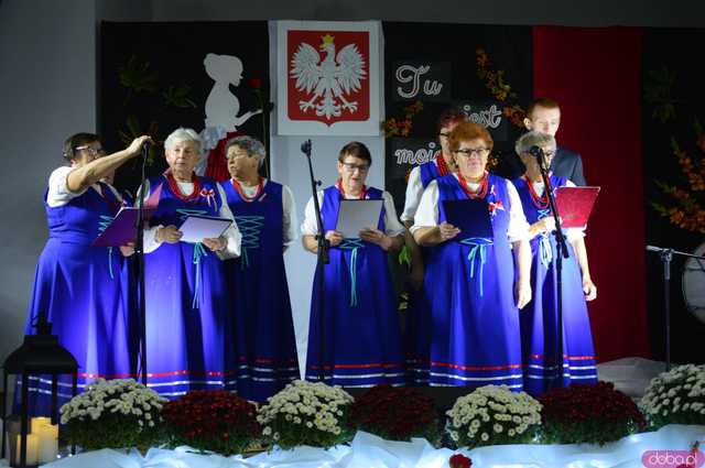 Moc pieśni patriotycznych w Świetlicy Wiejskiej w Stoszowicach 