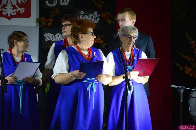 Moc pieśni patriotycznych w Świetlicy Wiejskiej w Stoszowicach 