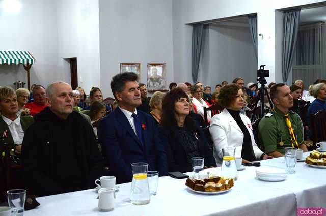 Moc pieśni patriotycznych w Świetlicy Wiejskiej w Stoszowicach 