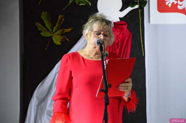 Moc pieśni patriotycznych w Świetlicy Wiejskiej w Stoszowicach 