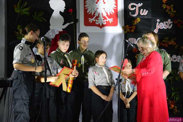 Moc pieśni patriotycznych w Świetlicy Wiejskiej w Stoszowicach 