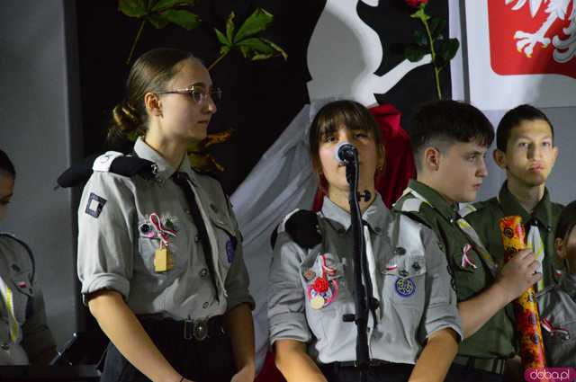 Moc pieśni patriotycznych w Świetlicy Wiejskiej w Stoszowicach 