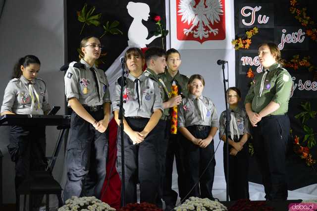 Moc pieśni patriotycznych w Świetlicy Wiejskiej w Stoszowicach 