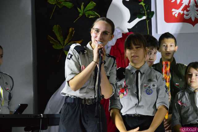 Moc pieśni patriotycznych w Świetlicy Wiejskiej w Stoszowicach 