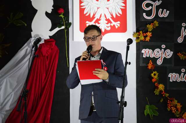 Moc pieśni patriotycznych w Świetlicy Wiejskiej w Stoszowicach 