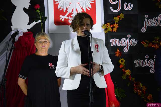 Moc pieśni patriotycznych w Świetlicy Wiejskiej w Stoszowicach 