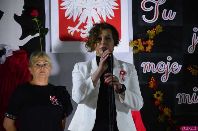 Moc pieśni patriotycznych w Świetlicy Wiejskiej w Stoszowicach 