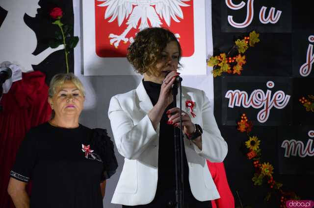 Moc pieśni patriotycznych w Świetlicy Wiejskiej w Stoszowicach 