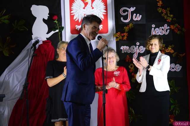 Moc pieśni patriotycznych w Świetlicy Wiejskiej w Stoszowicach 