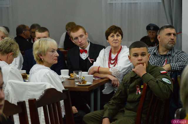 Moc pieśni patriotycznych w Świetlicy Wiejskiej w Stoszowicach 