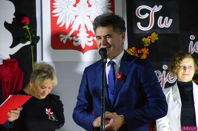 Moc pieśni patriotycznych w Świetlicy Wiejskiej w Stoszowicach 