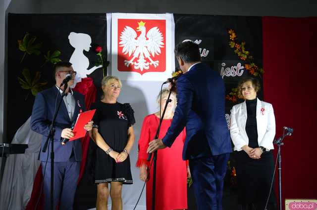 Moc pieśni patriotycznych w Świetlicy Wiejskiej w Stoszowicach 